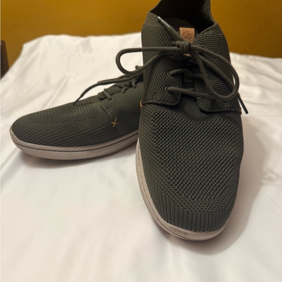 Clark's Cloudsteppers Olive Knit Sneakers size 13 GUC - Picture 3 of 8